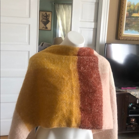 Crown Vintage New Scarf - Picture 9 of 11